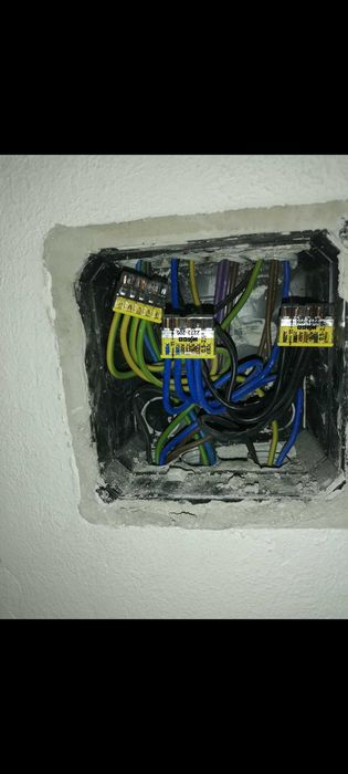 Electrician cu experienta