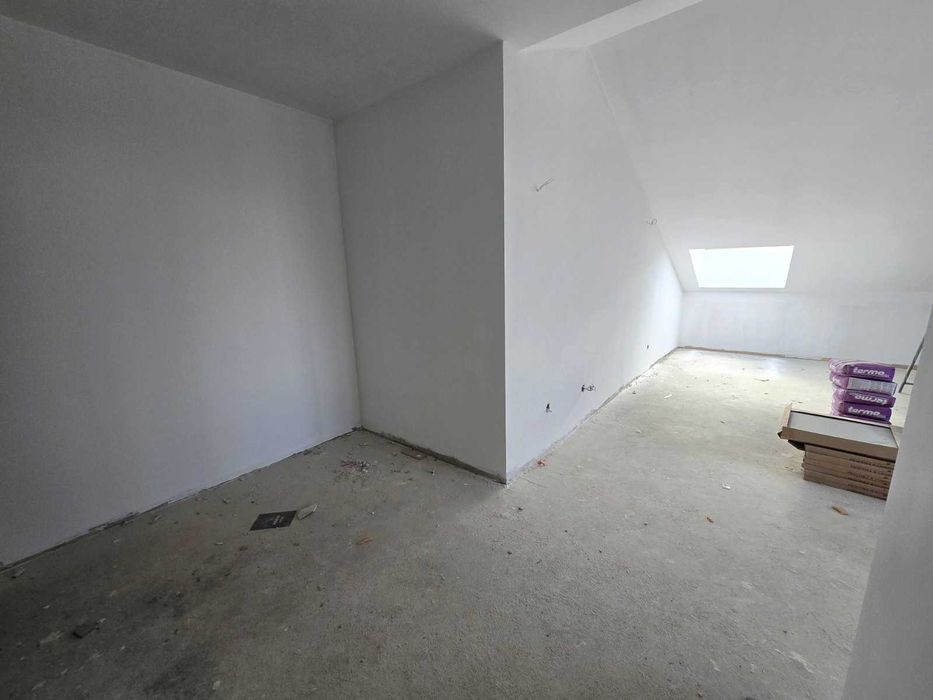 Просторно студио в жилищна сграда с ниска такса поддръжка, Банско