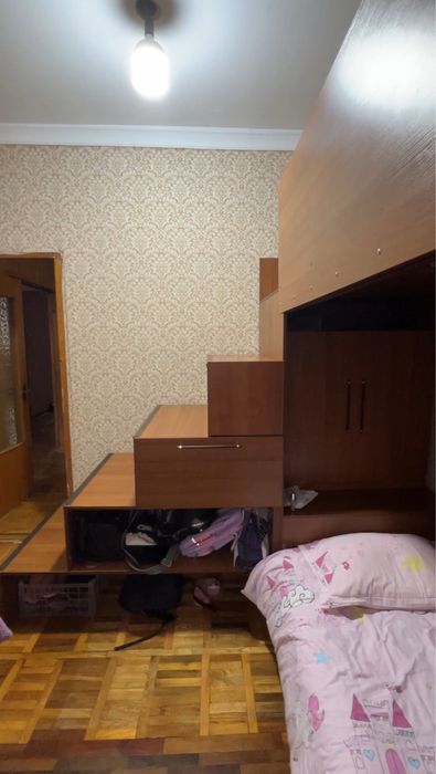 Двухъярусная кровать из ЛДСП с полками, ящиками и встроенным шкафом