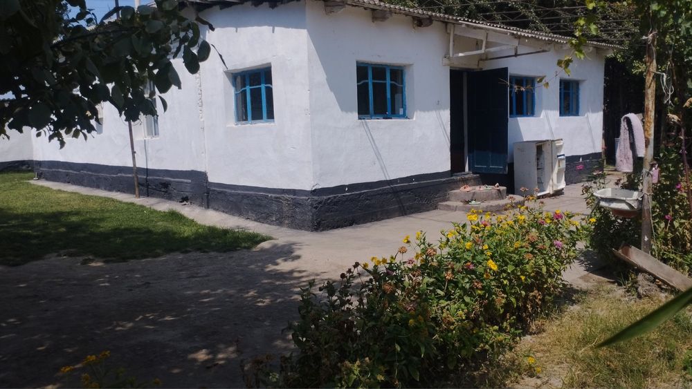 Уй сотилади 1 та Уй нархига 2 та уй зор уй зор нарх