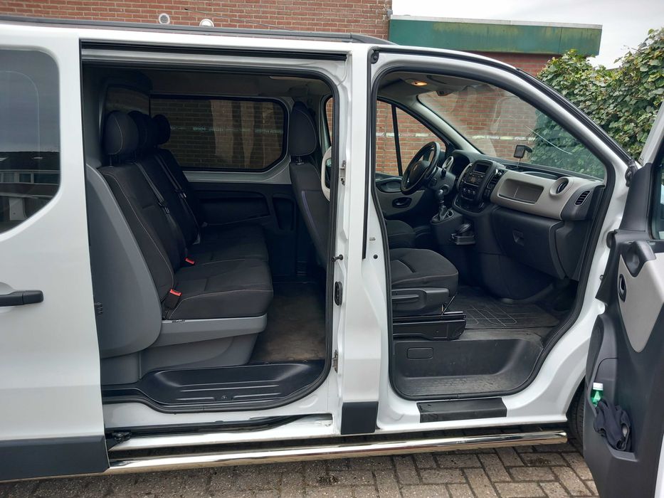 Vând Renault trafic 2016 5 locuri