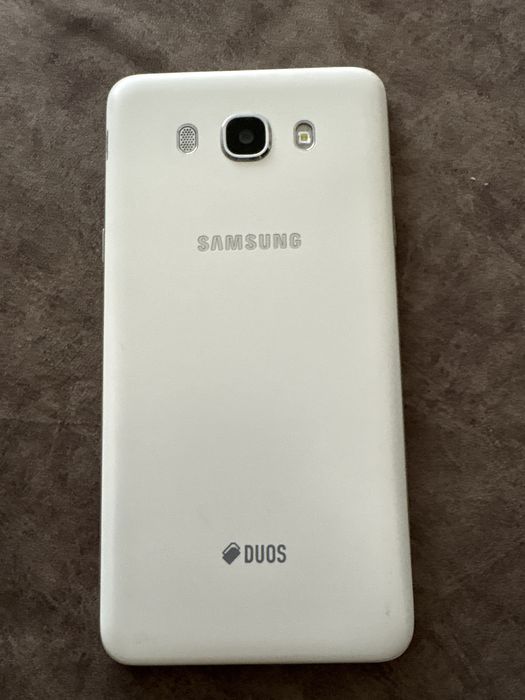 Samsung Galaxy J7 (2016) в рабочем состоянии
