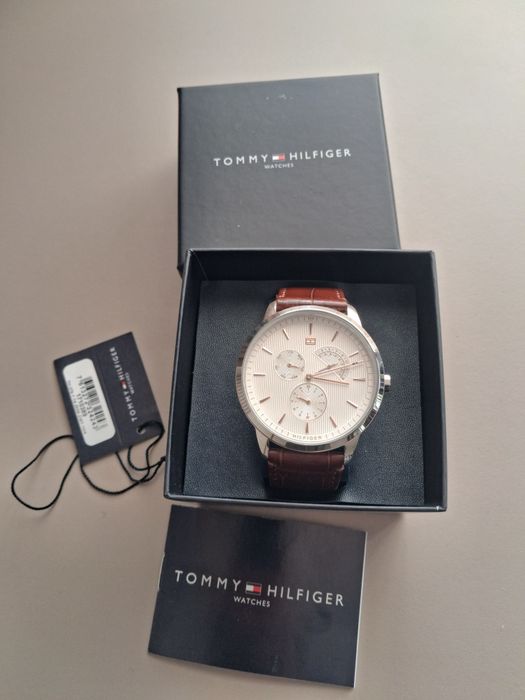 Часовник Тommy Hilfifer