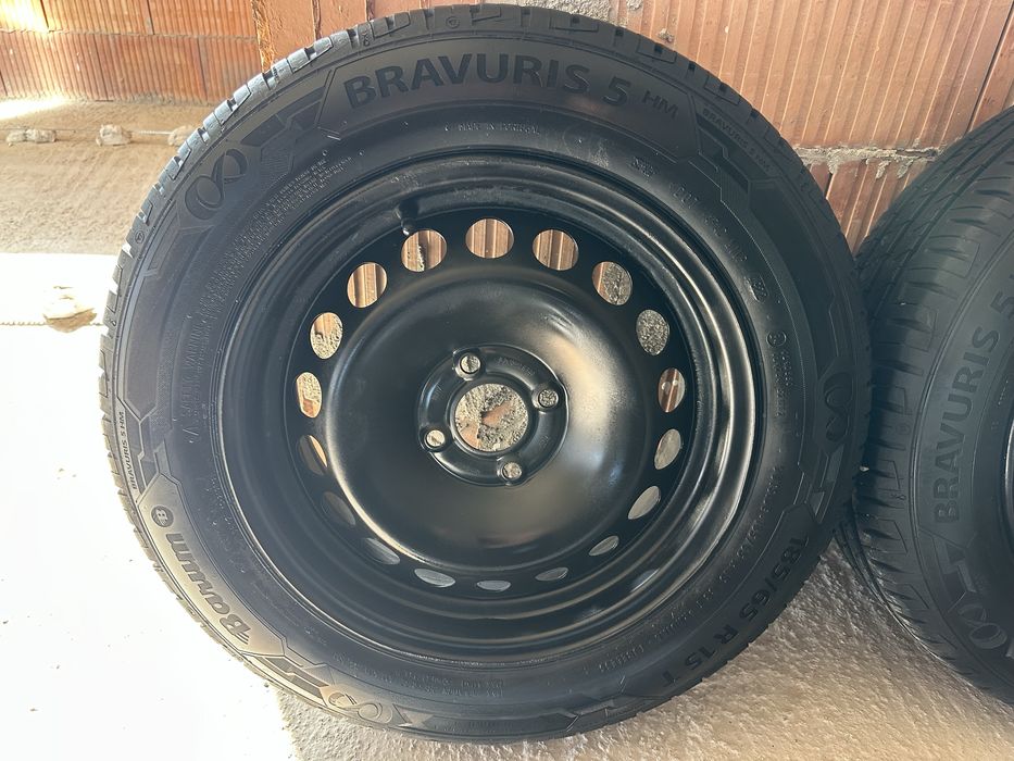 Гуми с джанти + тасове