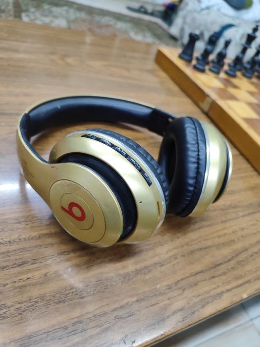 Наушники блютуз.