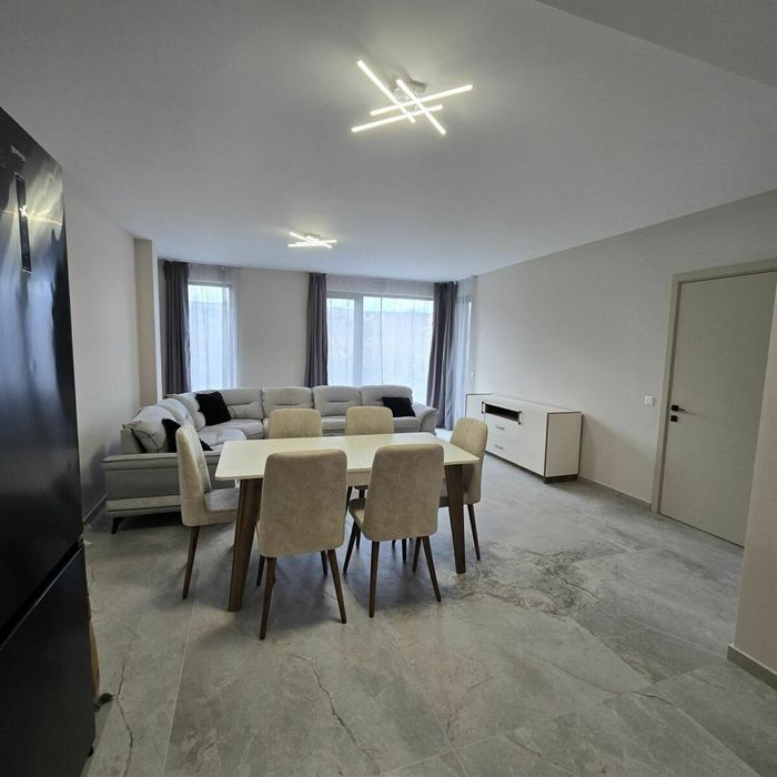 Тристаен дизайнерски обзаведен апартамент в Горна баня