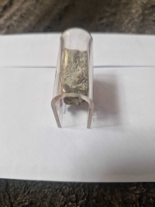 Продава се камъче от Берлинската стена