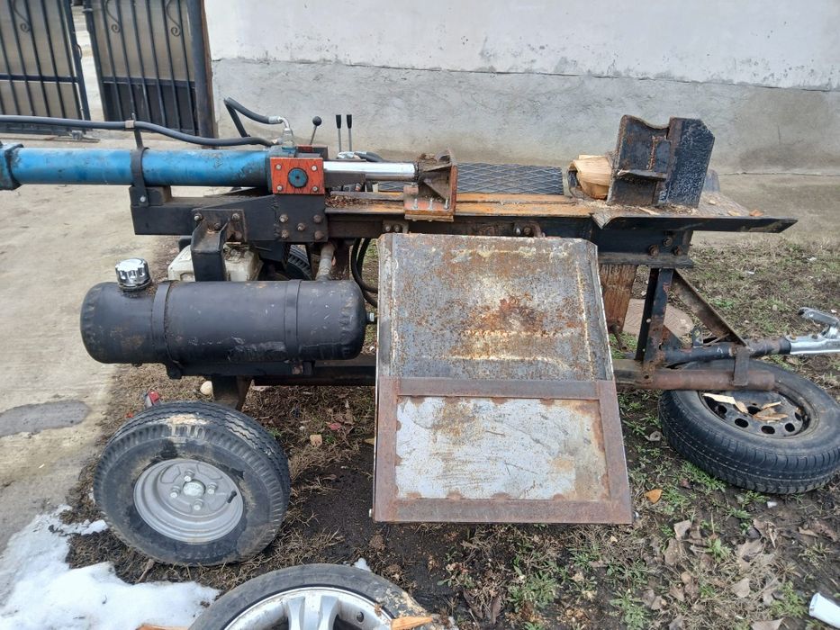 Vând despicator lemne