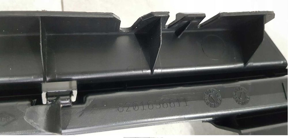 Grila iarna obturare ventilare motor Megane IV 4 original 8201696611