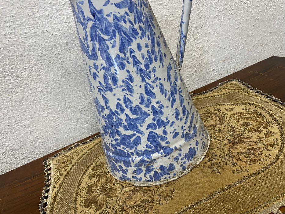 Голяма френска емайлирана кана