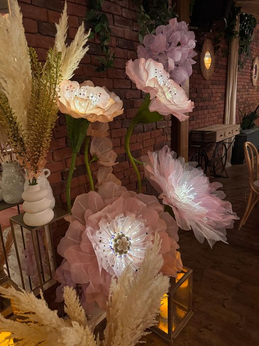 Vând decor flori gigant pentru cafenele, restaurante si saloane