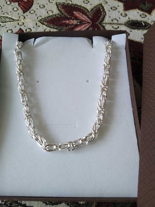 МАСИВЕН сребърен ланец, дълъг и дебел. В подаръчна кутия.