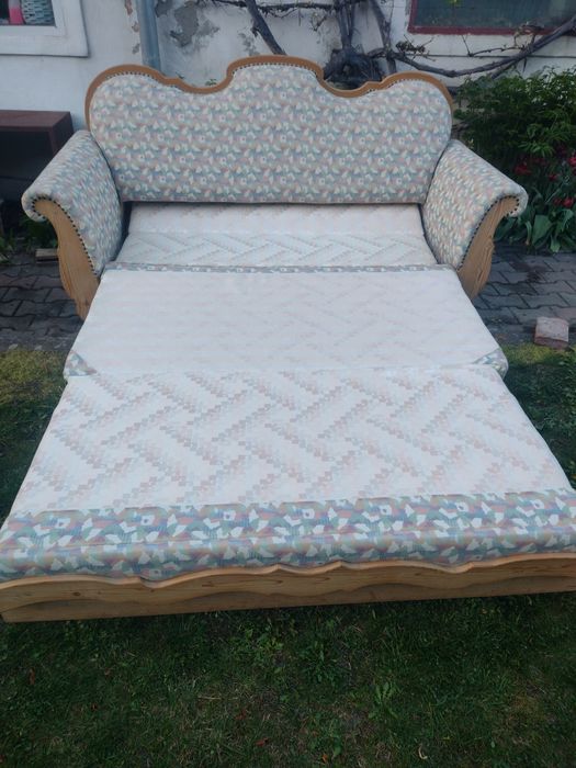 Canapea extensibila din lemn masiv