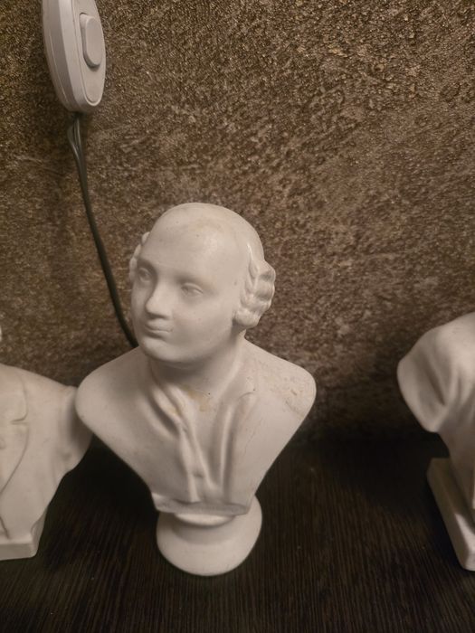 Фарфоровый   бюст