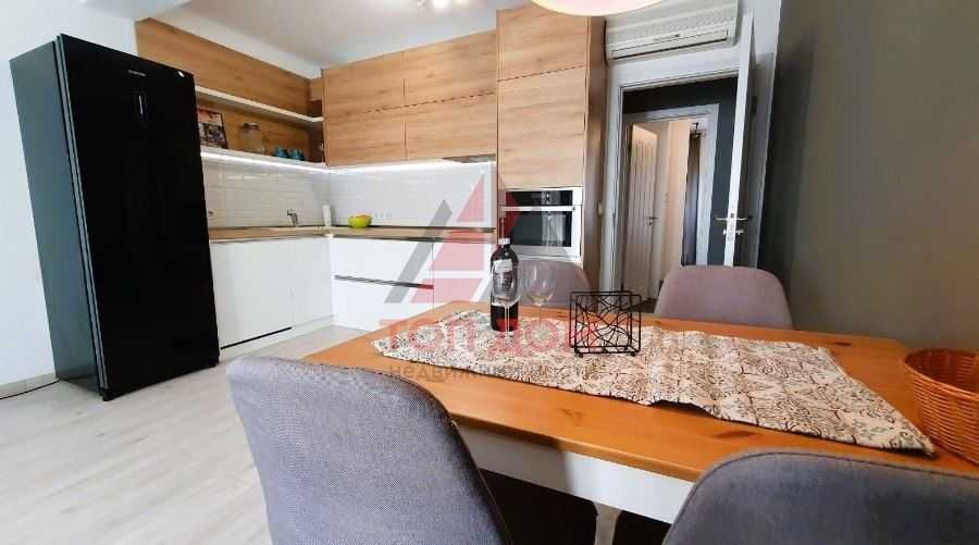 Дава се под наем Тристаен апартамент в Варна, Център - 84 кв.м за 1632 € - Снимка #3