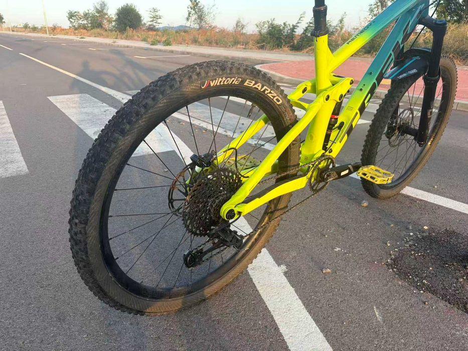 TREK REMEDY 8 yt M/L колело перфектно RockShox LYRIC**