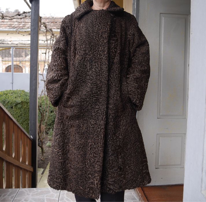 Palton de damă maro astrahan