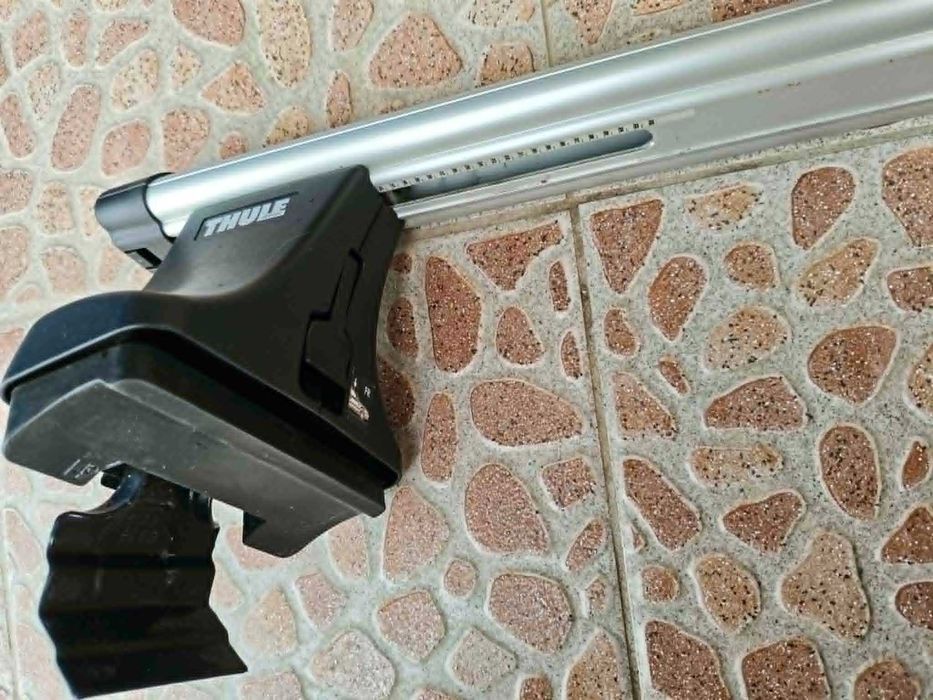 Thule Aero Bars (869 - 127cm) + Thule Rapid System 750