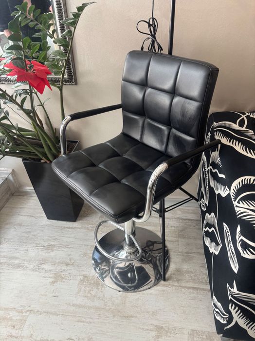 Стол за грим, лампа за грим и количка за грим