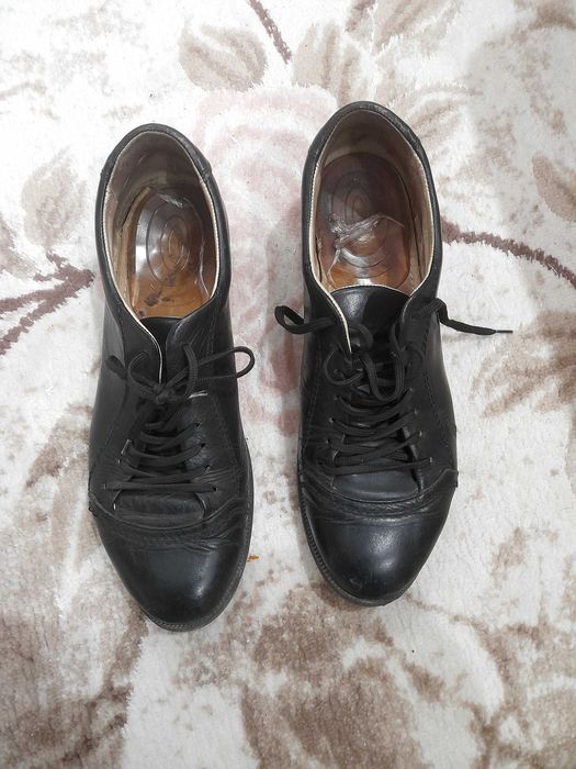 Продавам дамски ботуши и обувки