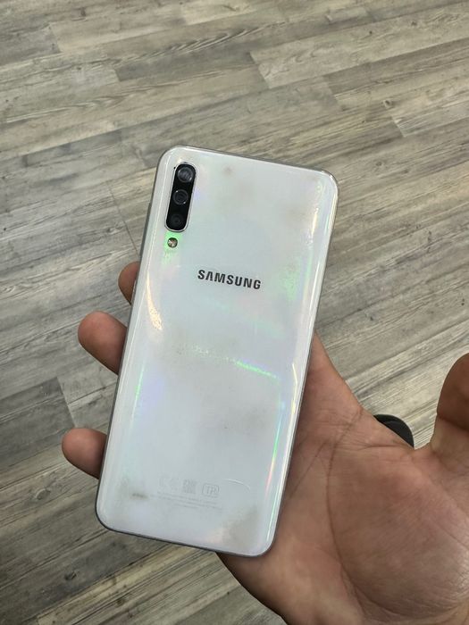 Продам Самсунг А 50 в отличном состоянии