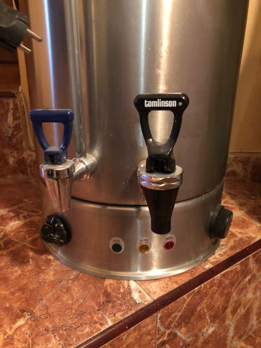 Електрически диспенсър за топли напитки с два резервоара