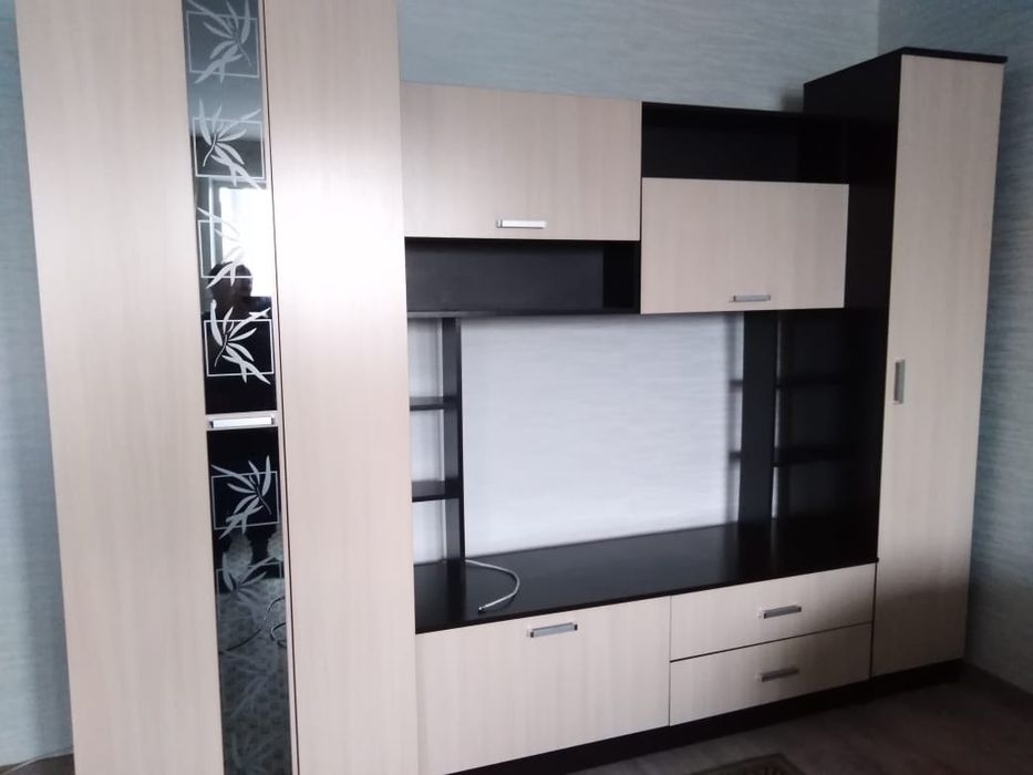 Продам стенку Флора