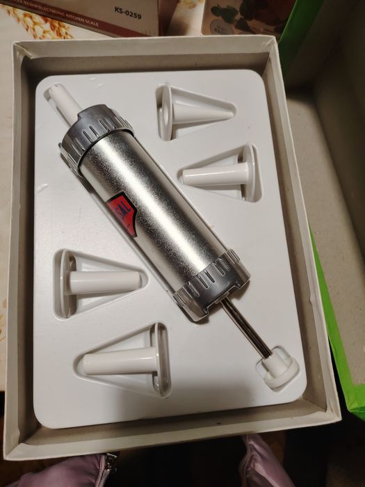 Шприц за сладки чисто нов