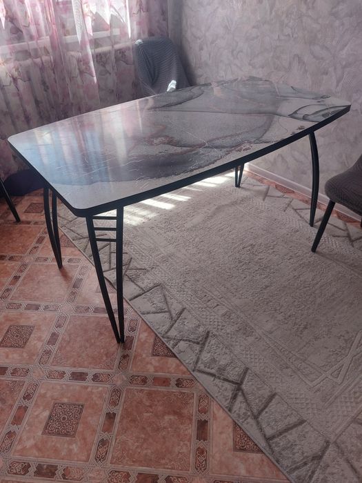 Продам стол новый.