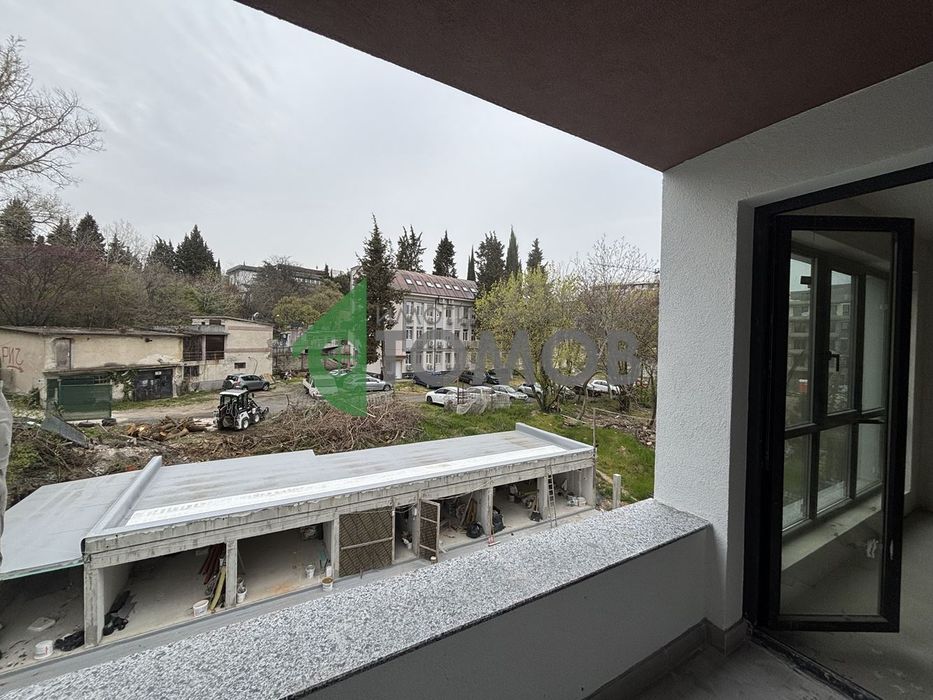 Чудесен тристаен апартамент ново строителство на Аязмото