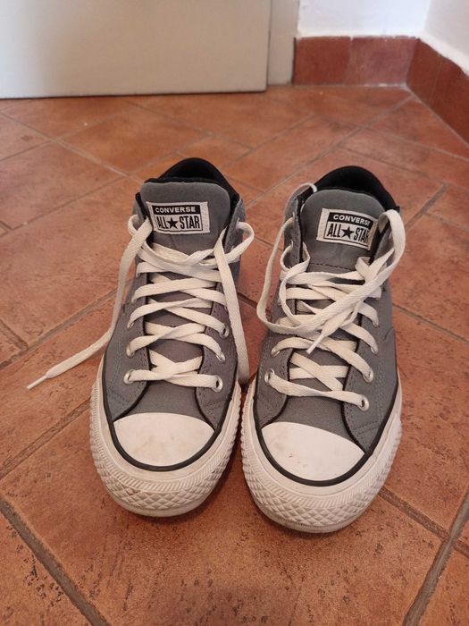 Обувки Converse.