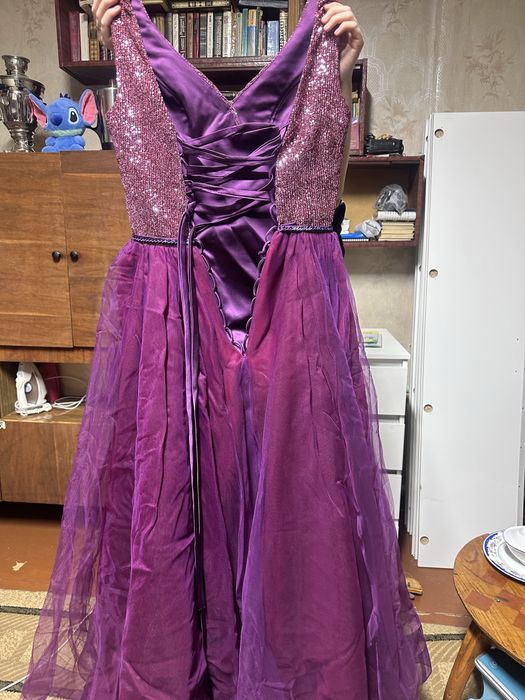 Продам платье за 100 тысяч ,очень красивое