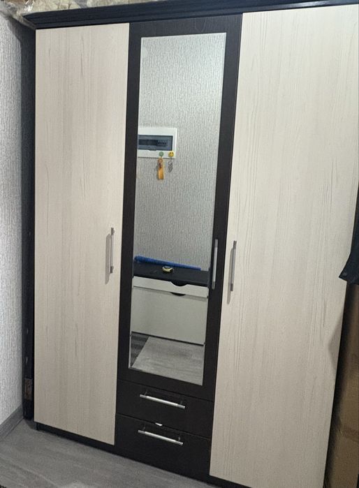 Продам срочно шкаф