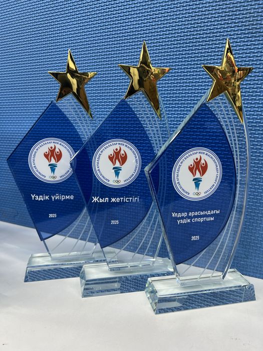 Кубки медали стекло