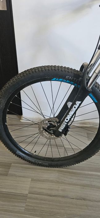 Se vinde cu 1400 de lei