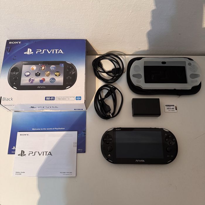 Продам Прошитую Sony PS Vita 2000 Slim