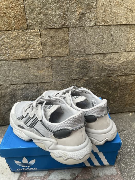 Adidas Ozweego.