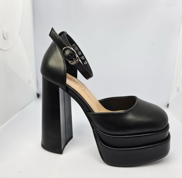 Туфли на высоких каблуках