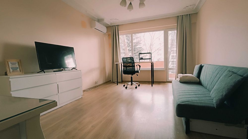 Дава се под наем Тристаен апартамент в Варна, Център - 62 кв.м за 498.27 € - Снимка #2