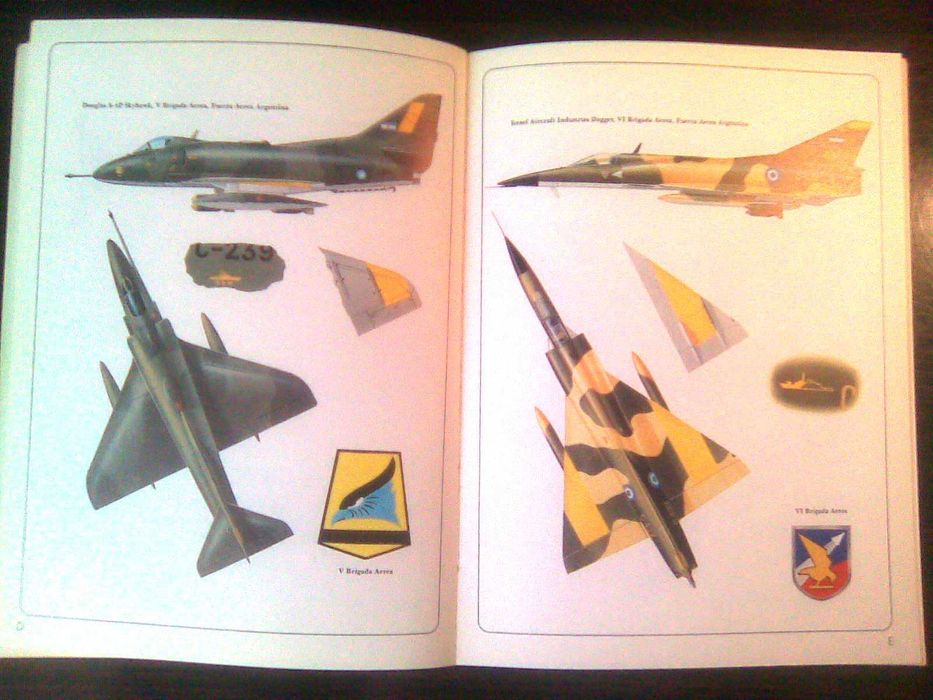 книга "Воздушная битва за Фолькленды" авиационный справочник Англия