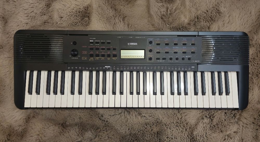 Orgă Yamaha PSR-E273.