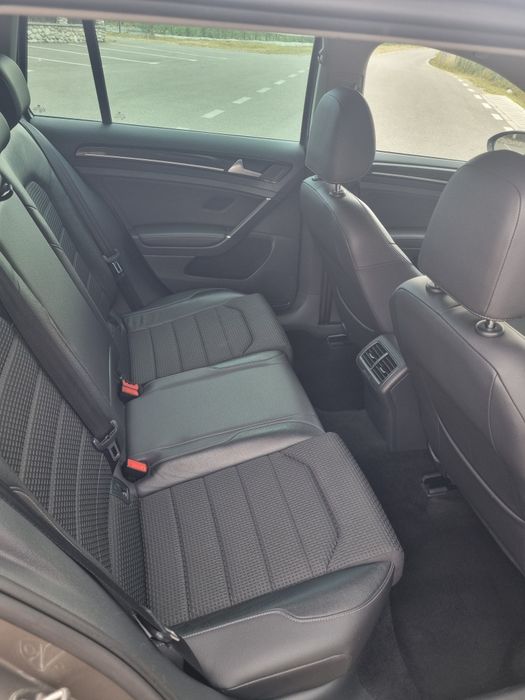 Vând Golf 7 1.6 TDI 110 Highline euro 6( 2 x rânduri de jante)