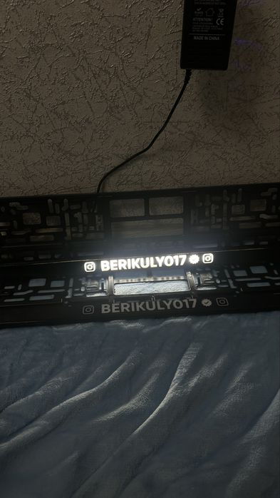 Именной подномерник Лед