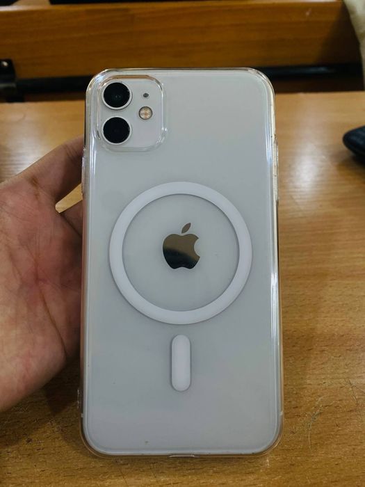 Iphone 11 oq yomkst 100% faqat batare almashgan joyi 128 tali