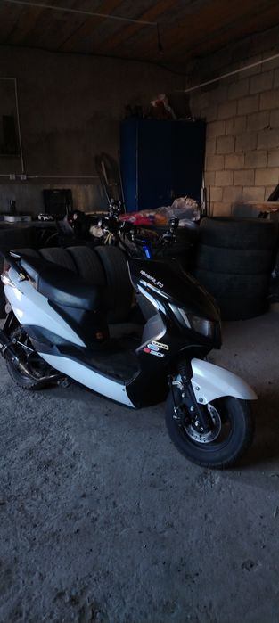 Продам скутер М8 под стант