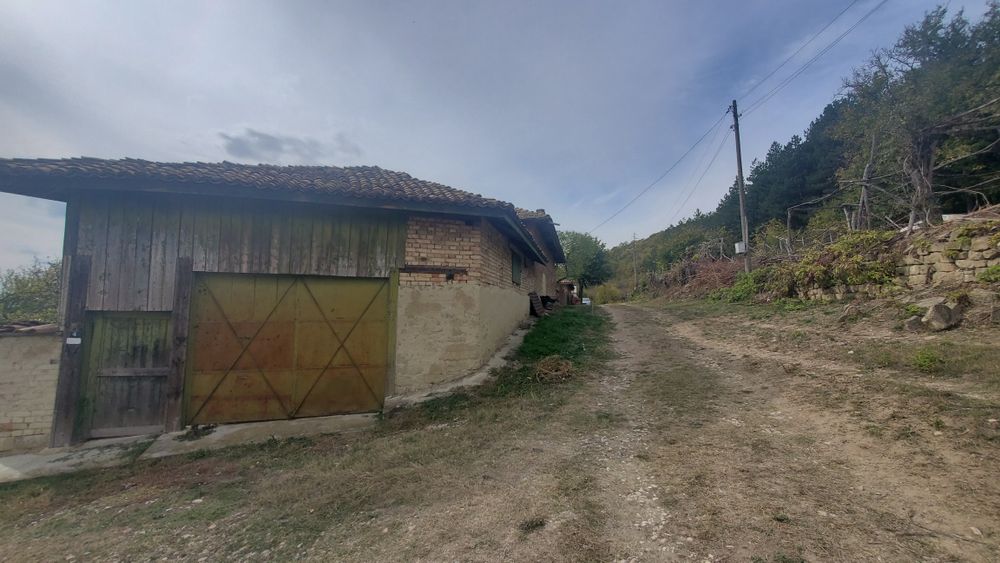 Продава се Къща в с. Янково, Област Шумен - 1500 кв.м за 11 €/кв.м - Снимка #1