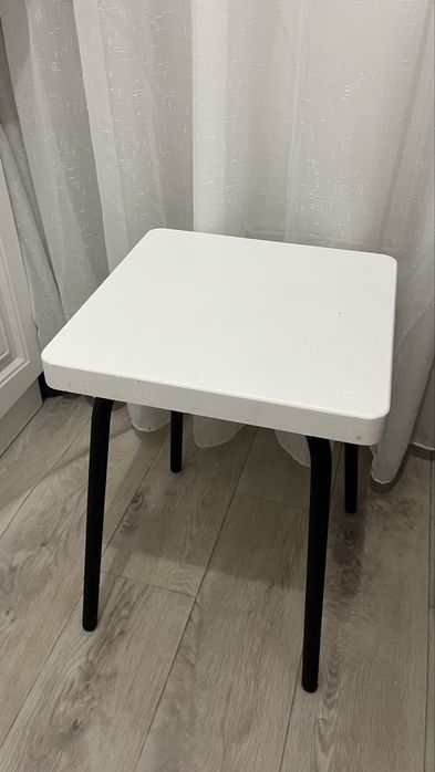 Стол кухонный+4 стула