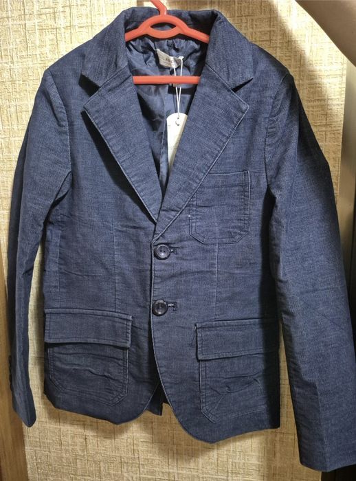 Продаётся новый пиджак на мальчика, материал джинсовый