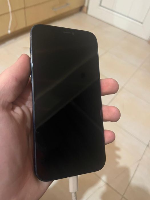 Продам Айфон 12 128гб