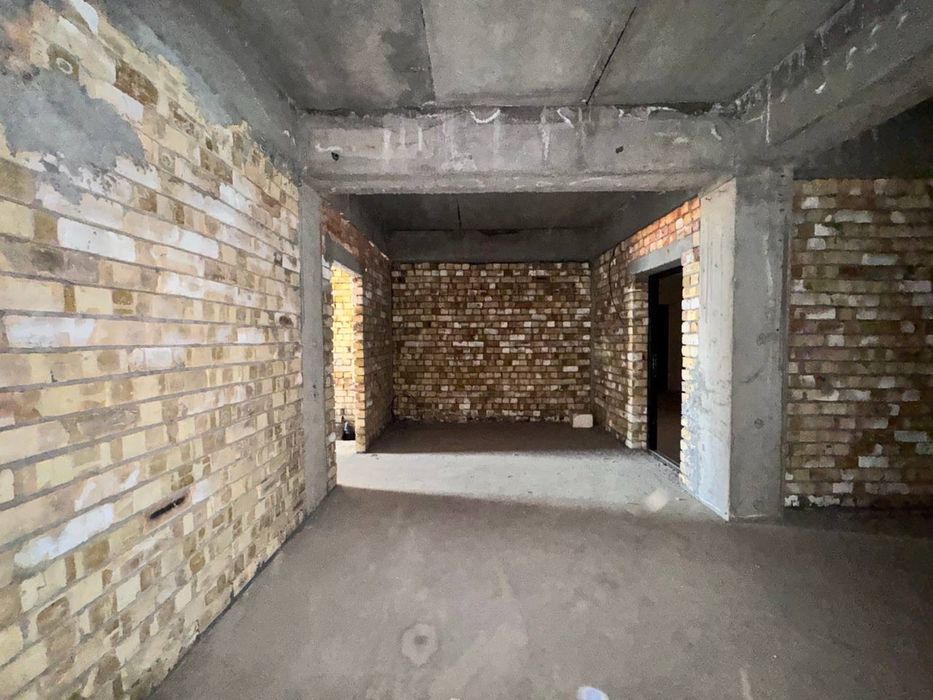 Продается коробка 3-4/5/5 на Буз-2. Площадь 105 квм